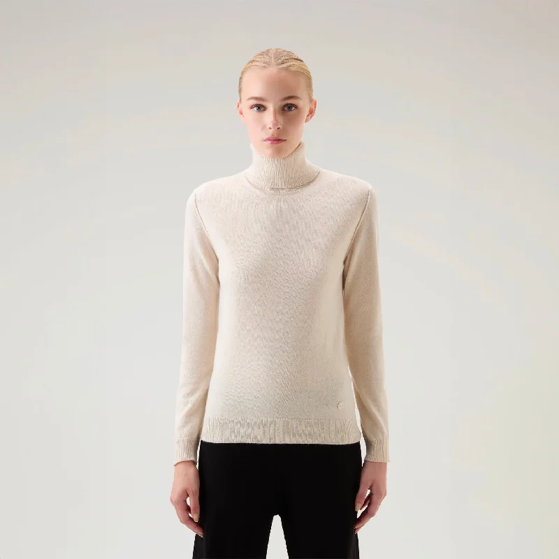 Turtleneck Sweater in Wool Blend Milky Cream